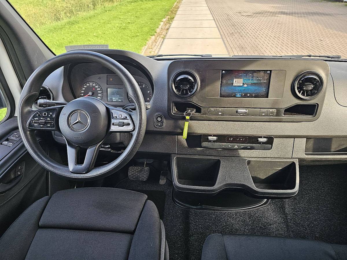 Mercedes-Benz Sprinter MERCEDES-BENZ SPRINTER 317 L2H2 Dubbele Cabine Airco Mbux Automaat 3.5T-Trekhaak 170Pk Euro6 Camera!