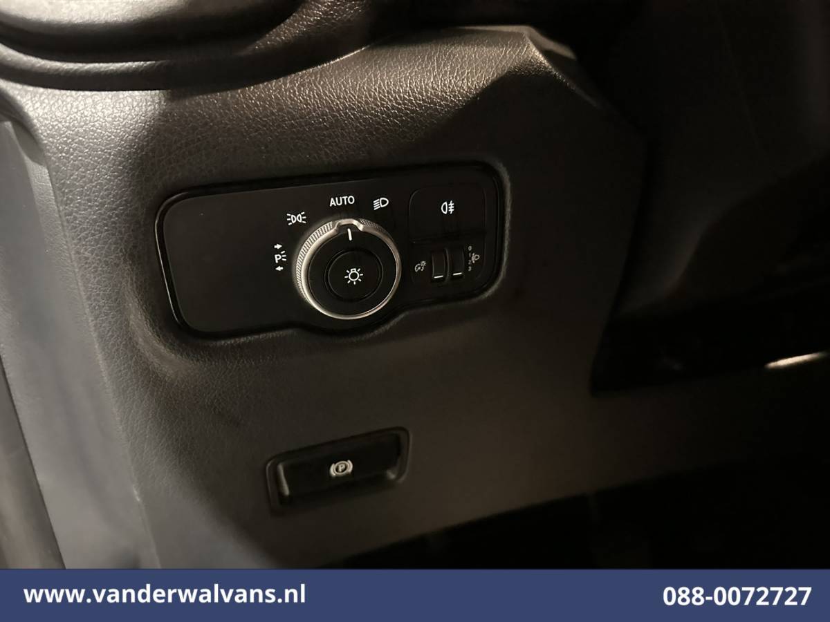 Mercedes-Benz Vito Mercedes-Benz Vito 114 CDI 136pk L2H1 Euro6 Airco | Camera | Cruisecontrol | Parkeersensoren Bijrijdersbank, Achterklep