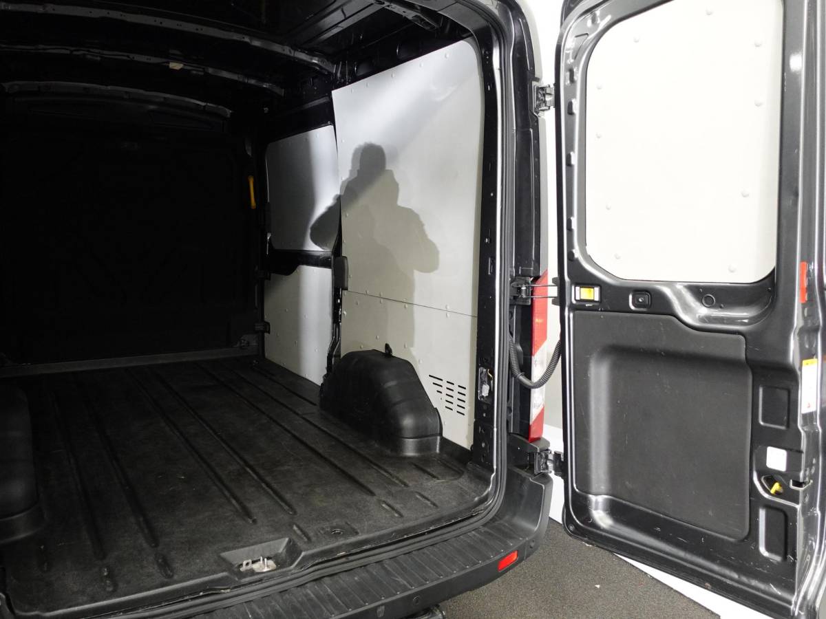 Ford Transit Ford Transit 310 2.0 TDCI L2H2 Trend Automaat Airco Bluetooth Camera Cruise Control