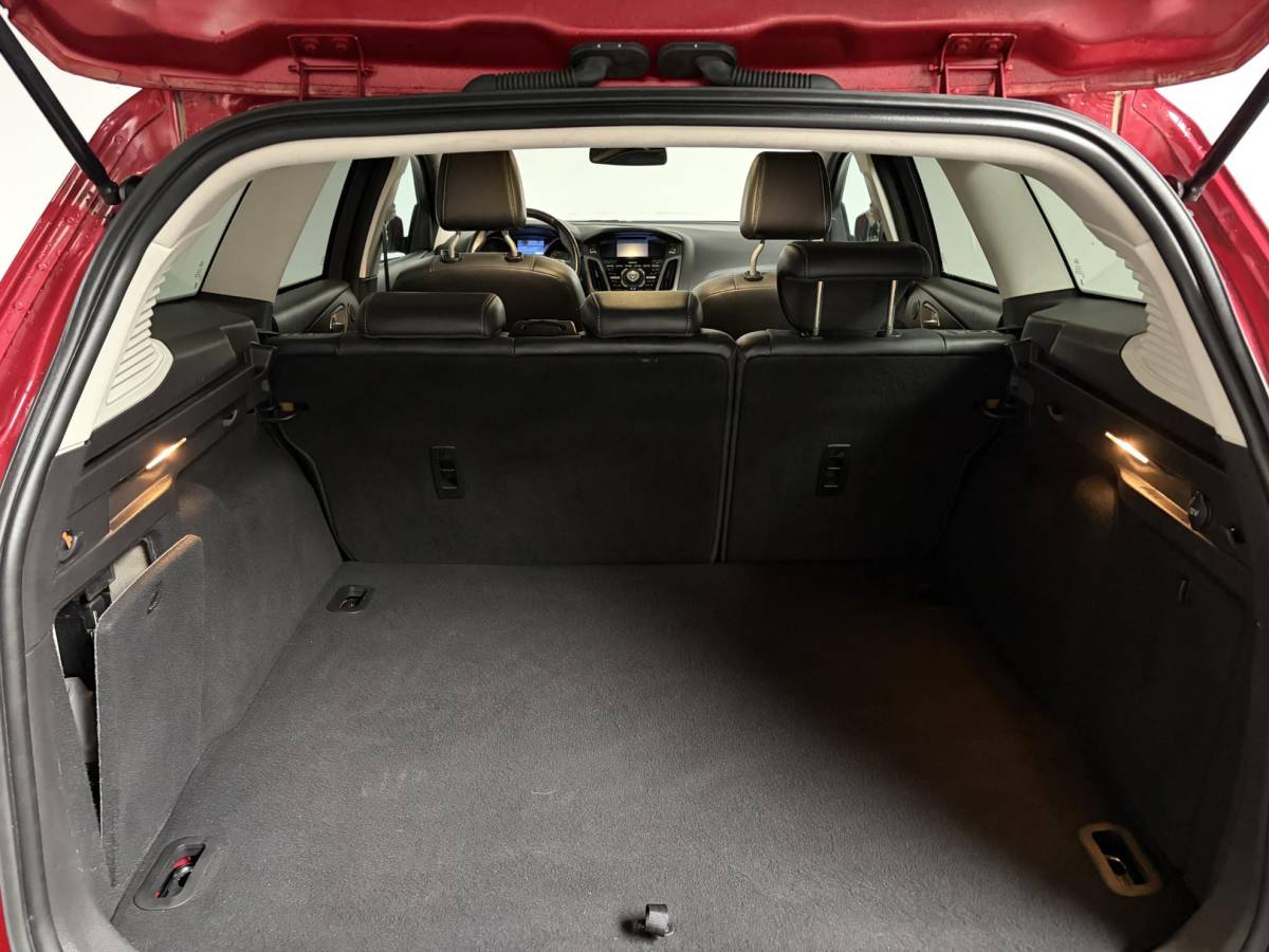 Ford Focus Ford Focus Wagon 1.6 TI-VCT Titanium Automaat Navigatie Elektrische stoelen Climate control