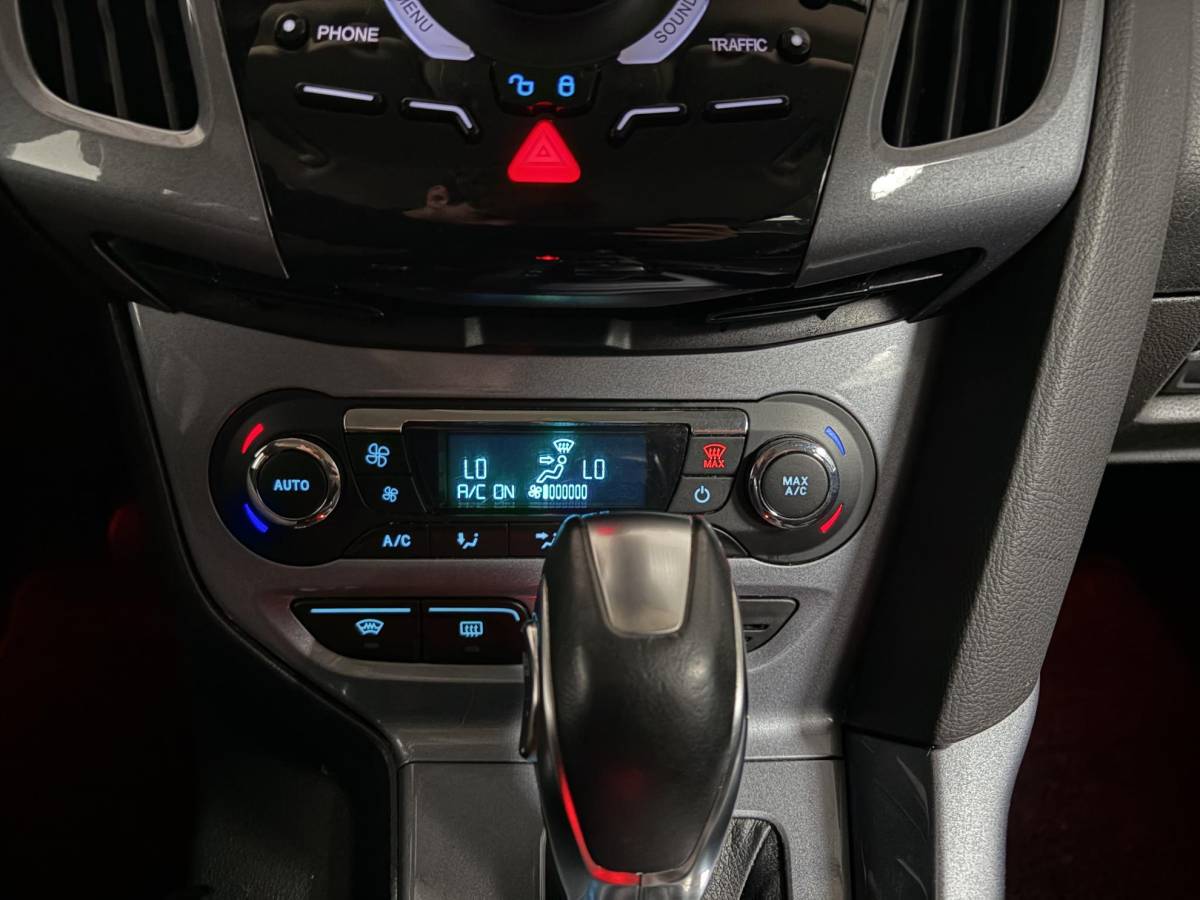 Ford Focus Ford Focus Wagon 1.6 TI-VCT Titanium Automaat Navigatie Elektrische stoelen Climate control
