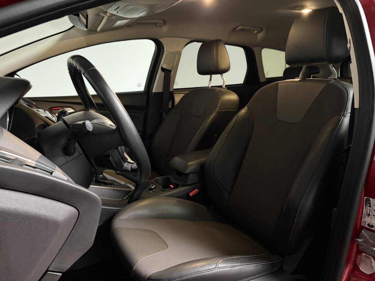 Ford Focus Ford Focus Wagon 1.6 TI-VCT Titanium Automaat Navigatie Elektrische stoelen Climate control