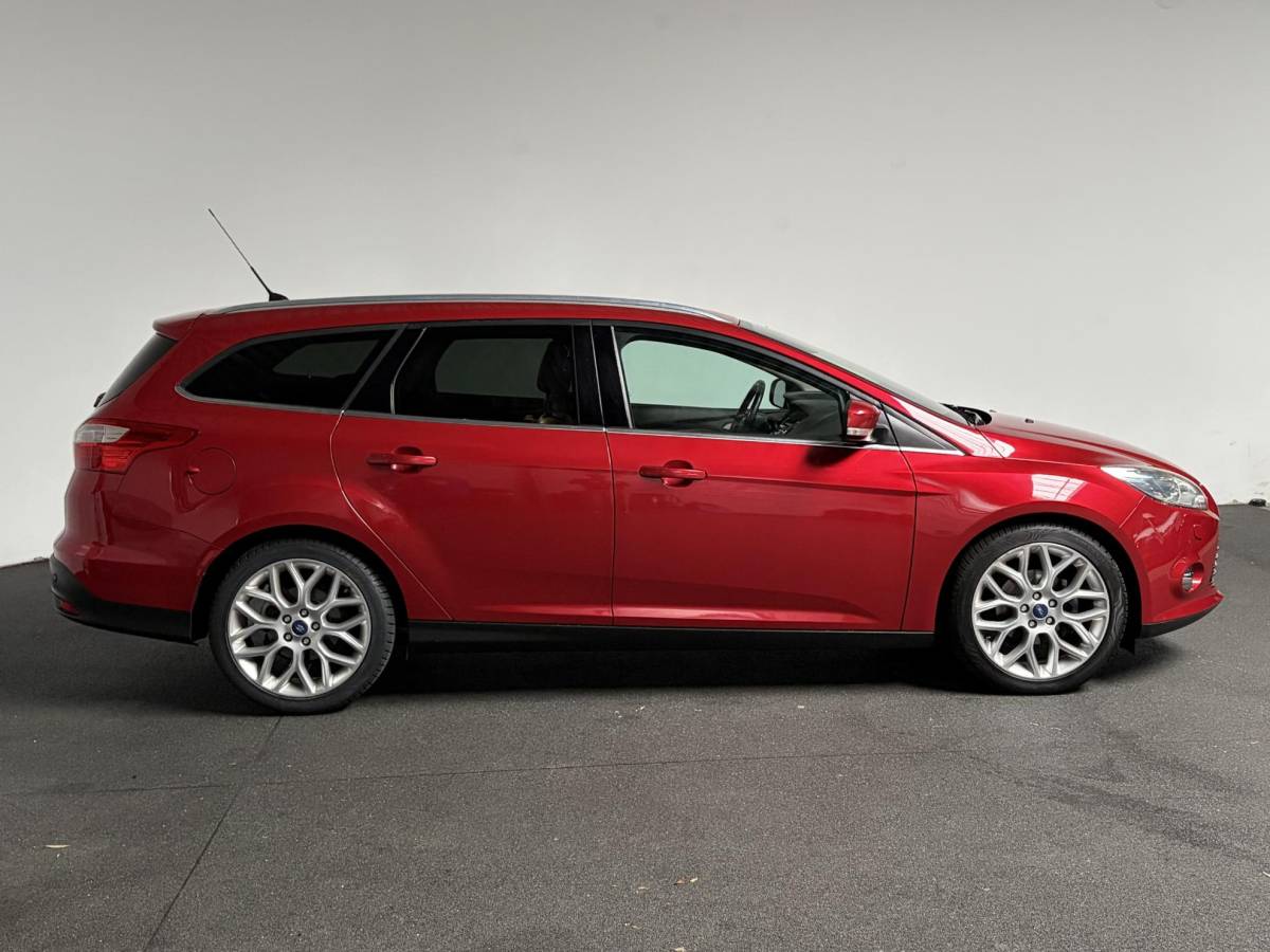 Ford Focus Ford Focus Wagon 1.6 TI-VCT Titanium Automaat Navigatie Elektrische stoelen Climate control