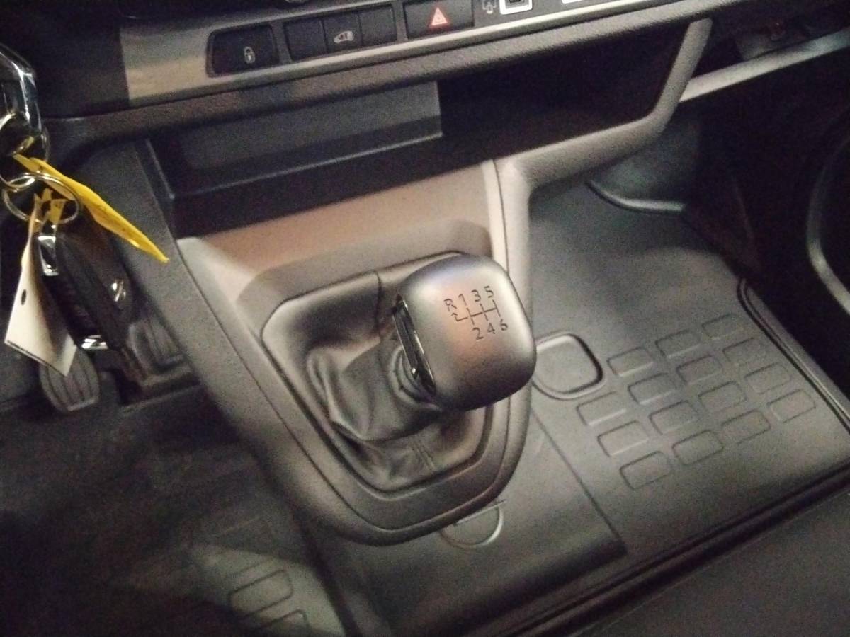 Opel Vivaro Opel Vivaro 1.5 Diesel 120pk L3 Dubbele Cabine Apple Carplay /  Android Auto Parkeersensoren V+A Trekhaak Camera Navigatie Cruise Control LED koplampen houten afwerking laadruimte