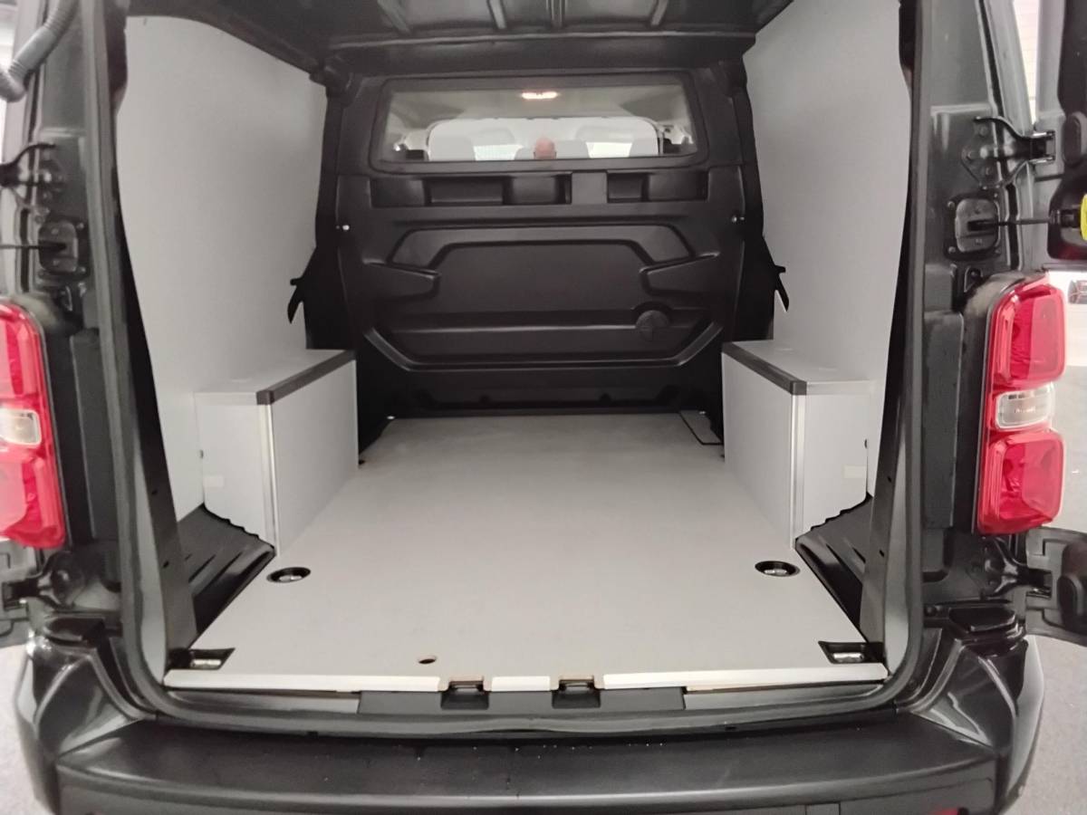 Opel Vivaro Opel Vivaro 1.5 Diesel 120pk L3 Dubbele Cabine Apple Carplay /  Android Auto Parkeersensoren V+A Trekhaak Camera Navigatie Cruise Control LED koplampen houten afwerking laadruimte
