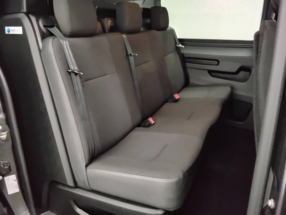 Opel Vivaro Opel Vivaro 1.5 Diesel 120pk L3 Dubbele Cabine Apple Carplay /  Android Auto Parkeersensoren V+A Trekhaak Camera Navigatie Cruise Control LED koplampen houten afwerking laadruimte