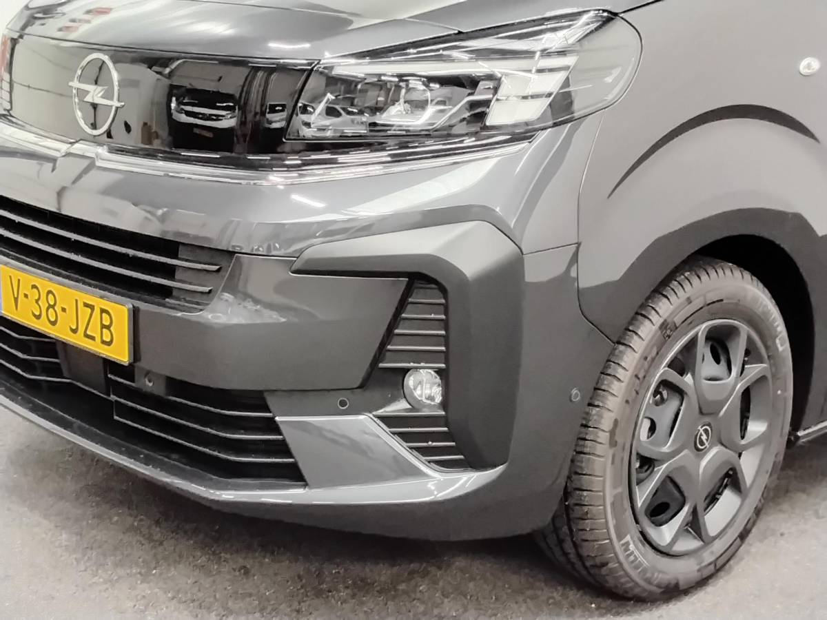 Opel Vivaro Opel Vivaro 1.5 Diesel 120pk L3 Dubbele Cabine Apple Carplay /  Android Auto Parkeersensoren V+A Trekhaak Camera Navigatie Cruise Control LED koplampen houten afwerking laadruimte