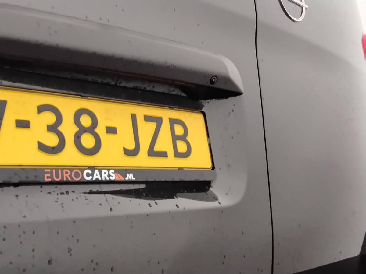 Opel Vivaro Opel Vivaro 1.5 Diesel 120pk L3 Dubbele Cabine Apple Carplay /  Android Auto Parkeersensoren V+A Trekhaak Camera Navigatie Cruise Control LED koplampen houten afwerking laadruimte