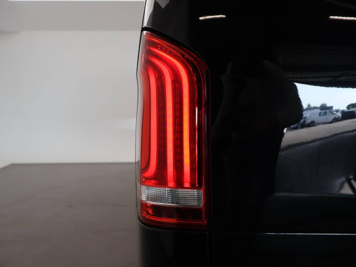 Mercedes-Benz Vito Mercedes-Benz Vito 114 CDI L2 + 19 INCH | SPOILERPAKKET | SIDEBARS | LED | APPLE CARPLAY | CAMERA | STOELVERWARMING