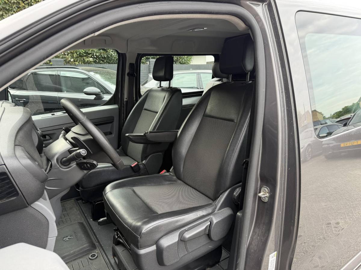 Peugeot Expert Peugeot Expert 231L 2.0 BlueHDI 180 Premium Pack | Navigatie | Camera | Trekhaak | Lederen Bekleding |