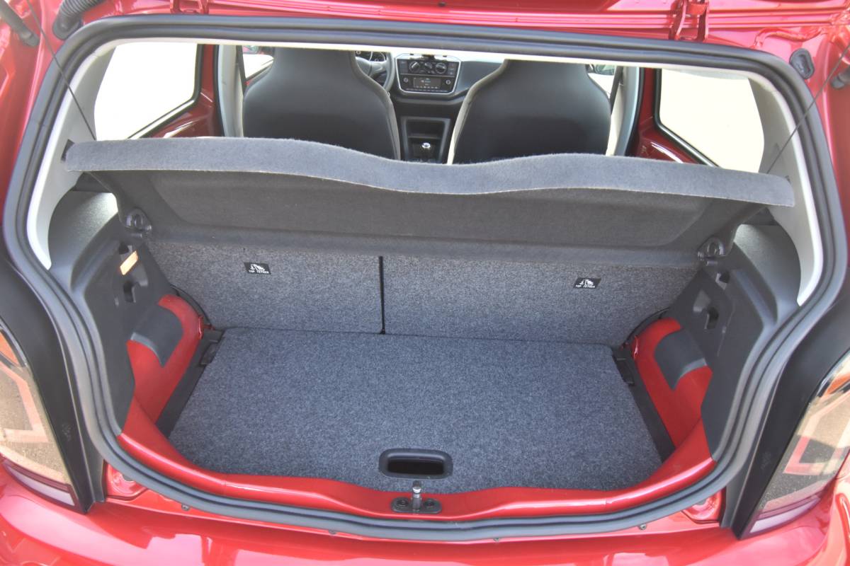 Volkswagen up! Volkswagen Up! 1.0 , AIRCO , BL TOOTH , RADIO , EL VOOR , CV AFST ,