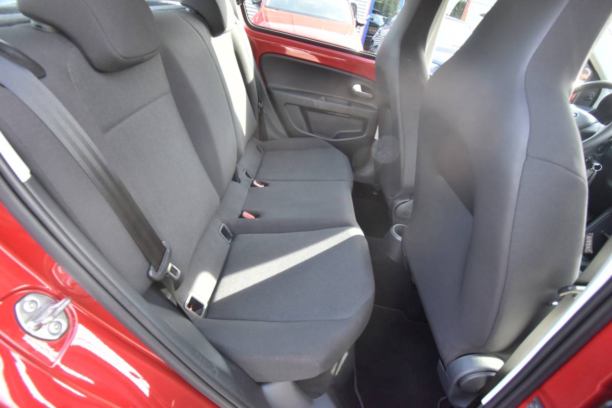 Volkswagen up! Volkswagen Up! 1.0 , AIRCO , BL TOOTH , RADIO , EL VOOR , CV AFST ,