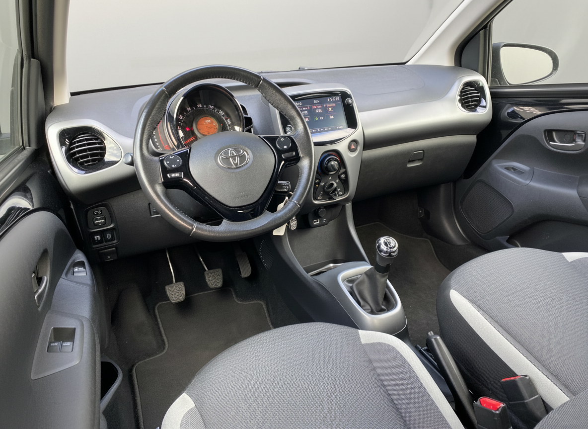 Toyota Aygo Toyota Aygo 1.0 VVT-i X-Play | 1e eigenaar | dealer onderh. | apple carplay-android auto | camera | BTW auto