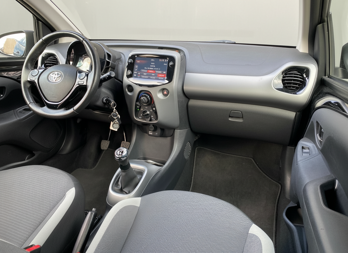 Toyota Aygo Toyota Aygo 1.0 VVT-i X-Play | 1e eigenaar | dealer onderh. | apple carplay-android auto | camera | BTW auto