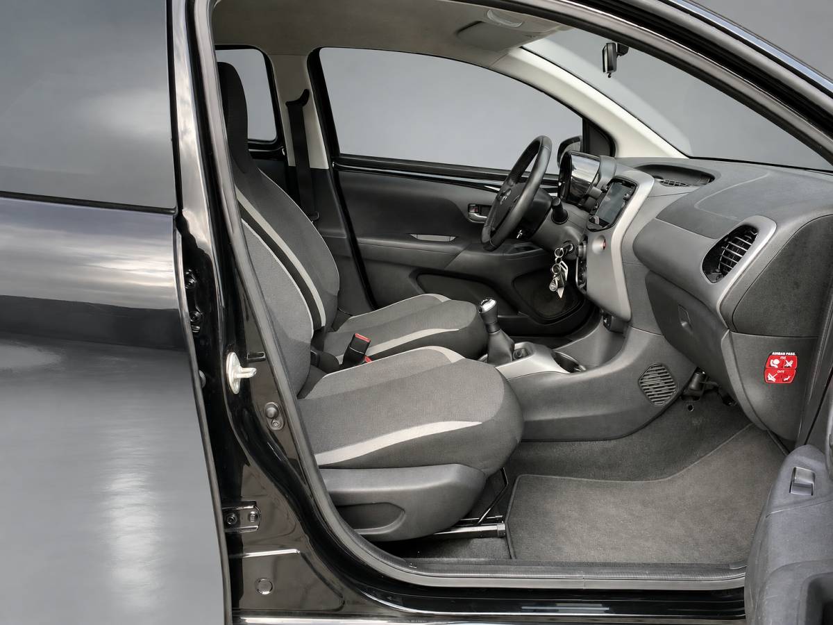 Toyota Aygo Toyota Aygo 1.0 VVT-i X-Play | 1e eigenaar | dealer onderh. | apple carplay-android auto | camera | BTW auto