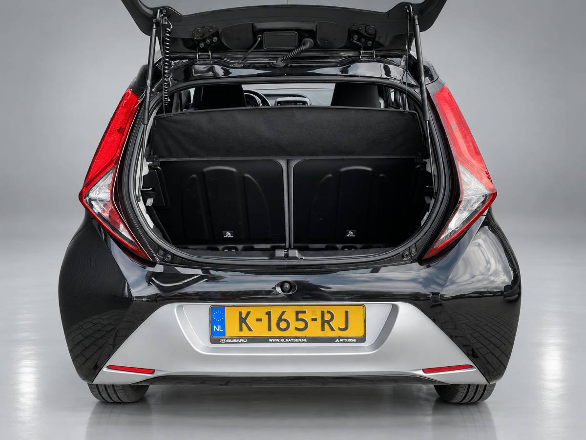 Toyota Aygo Toyota Aygo 1.0 VVT-i X-Play | 1e eigenaar | dealer onderh. | apple carplay-android auto | camera | BTW auto