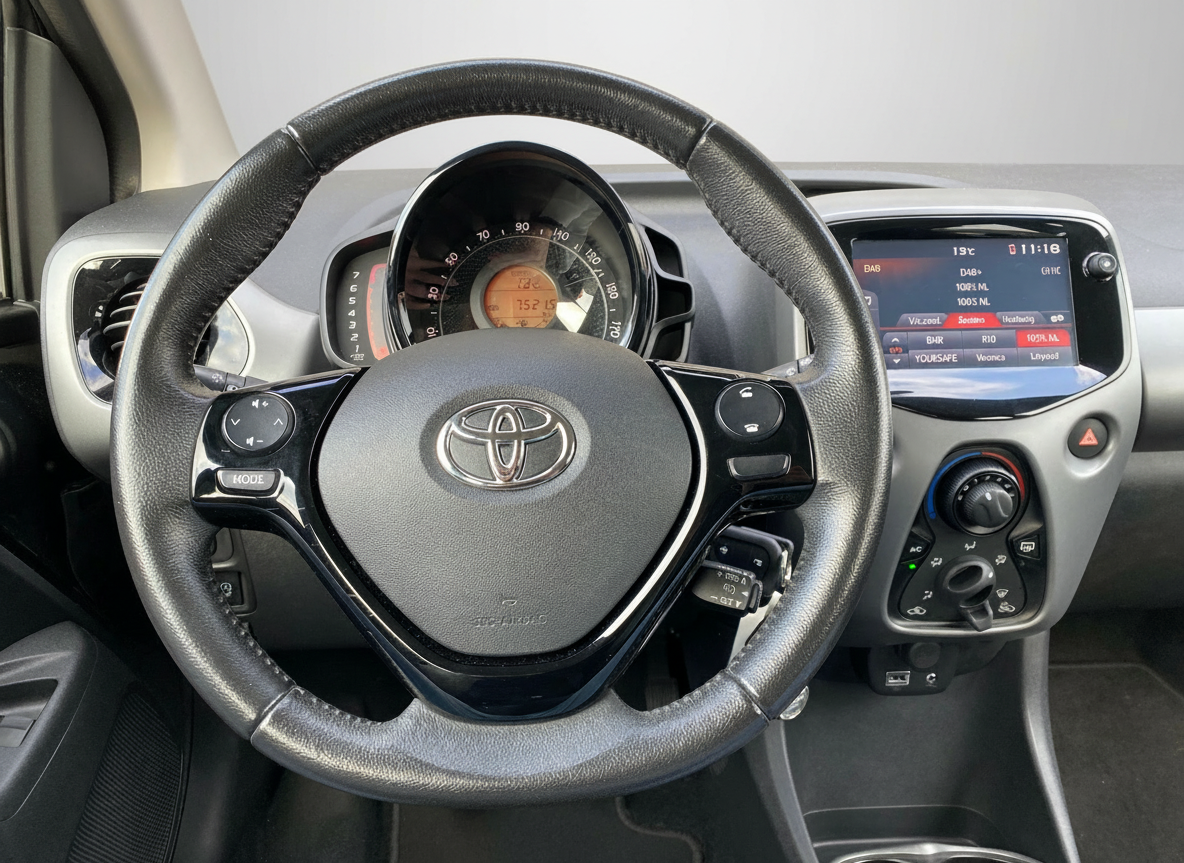 Toyota Aygo Toyota Aygo 1.0 VVT-i X-Play | 1e eigenaar | dealer onderh. | apple carplay-android auto | camera | BTW auto