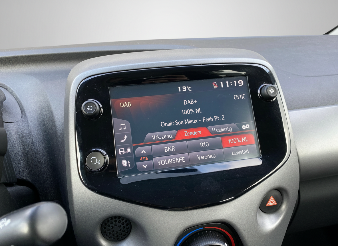 Toyota Aygo Toyota Aygo 1.0 VVT-i X-Play | 1e eigenaar | dealer onderh. | apple carplay-android auto | camera | BTW auto