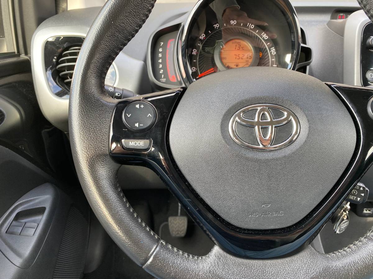 Toyota Aygo Toyota Aygo 1.0 VVT-i X-Play | 1e eigenaar | dealer onderh. | apple carplay-android auto | camera | BTW auto