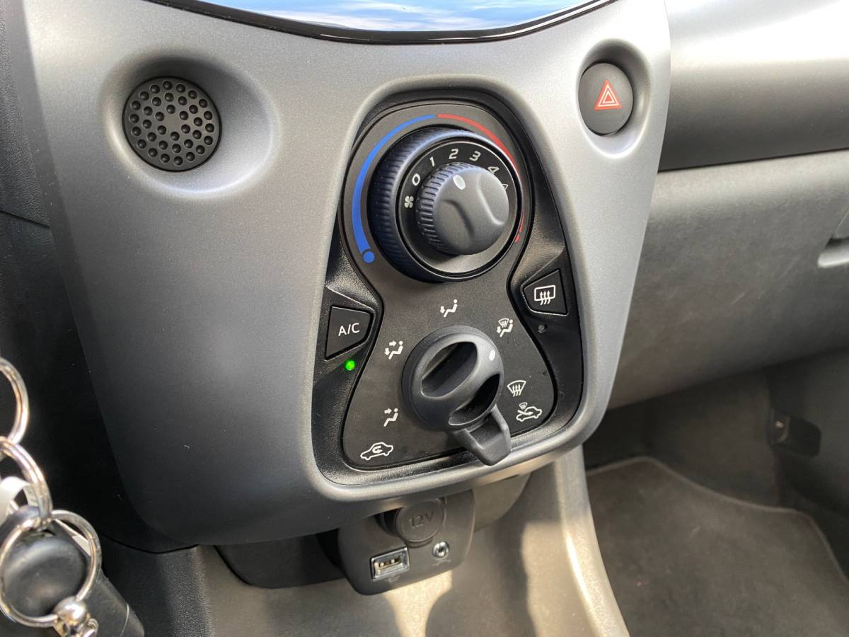 Toyota Aygo Toyota Aygo 1.0 VVT-i X-Play | 1e eigenaar | dealer onderh. | apple carplay-android auto | camera | BTW auto