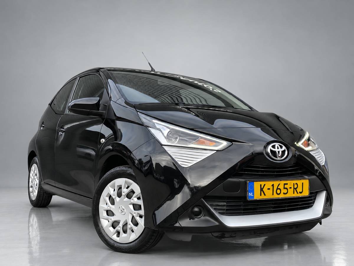 Toyota Aygo Toyota Aygo 1.0 VVT-i X-Play | 1e eigenaar | dealer onderh. | apple carplay-android auto | camera | BTW auto