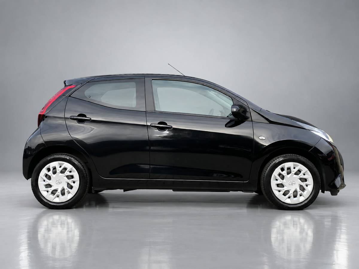 Toyota Aygo Toyota Aygo 1.0 VVT-i X-Play | 1e eigenaar | dealer onderh. | apple carplay-android auto | camera | BTW auto