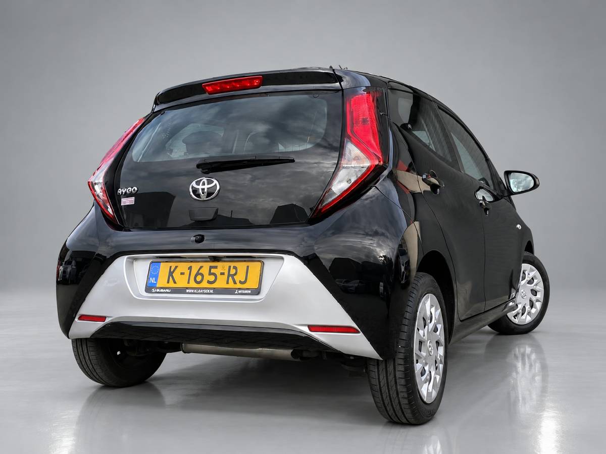 Toyota Aygo Toyota Aygo 1.0 VVT-i X-Play | 1e eigenaar | dealer onderh. | apple carplay-android auto | camera | BTW auto