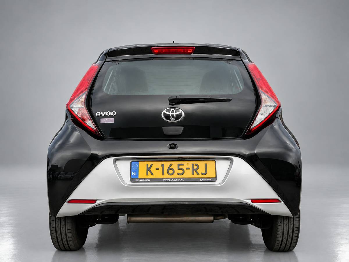 Toyota Aygo Toyota Aygo 1.0 VVT-i X-Play | 1e eigenaar | dealer onderh. | apple carplay-android auto | camera | BTW auto