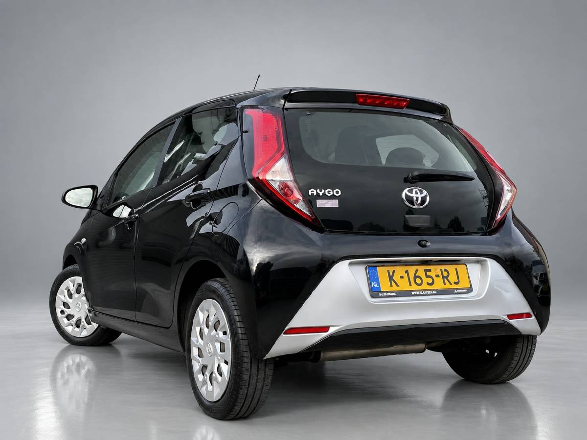 Toyota Aygo Toyota Aygo 1.0 VVT-i X-Play | 1e eigenaar | dealer onderh. | apple carplay-android auto | camera | BTW auto