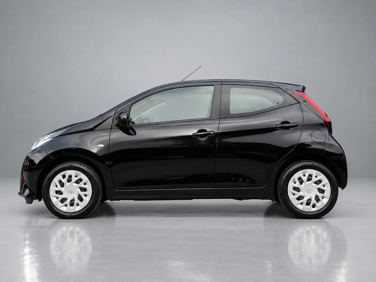 Toyota Aygo Toyota Aygo 1.0 VVT-i X-Play | 1e eigenaar | dealer onderh. | apple carplay-android auto | camera | BTW auto