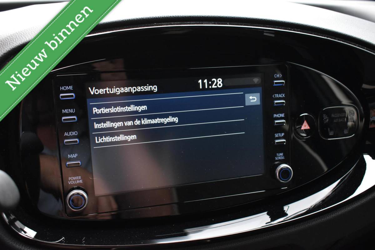 Toyota Aygo X Toyota Aygo X 1.0 VVT-i S-CVT Pulse GOLD AUTOMAAT/STOELVW/CAMERA/ETC.!