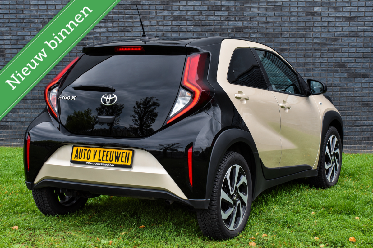 Toyota Aygo X Toyota Aygo X 1.0 VVT-i S-CVT Pulse GOLD AUTOMAAT/STOELVW/CAMERA/ETC.!
