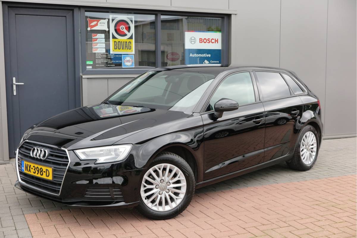 Audi A3 Audi A3 Sportback 1.4 TFSI CoD 110kw 150PK S-tronic Xenon ,Trekhaak , LMV, Stuurwiel multifunctioneel, etc. APK tot 05-2027