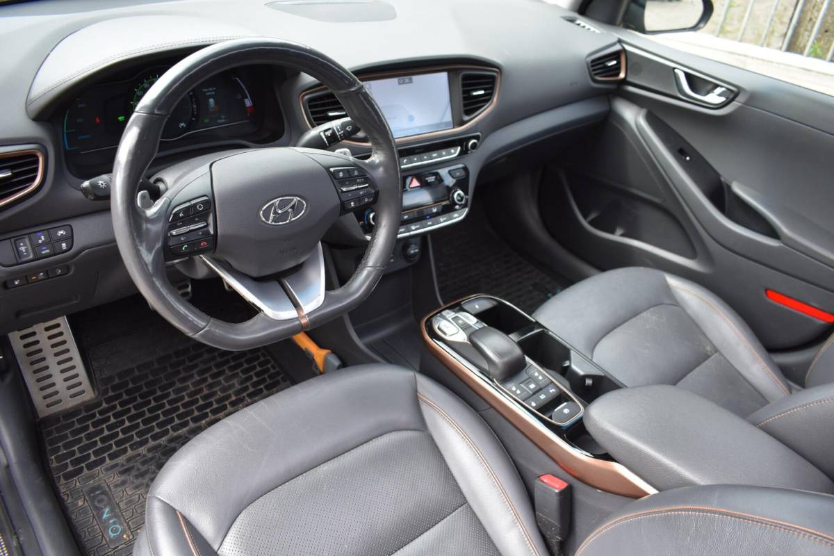 Hyundai IONIQ Hyundai IONIQ Premium EV | 100% SoH | Schuifdak | Leder | Memory | Infinity |