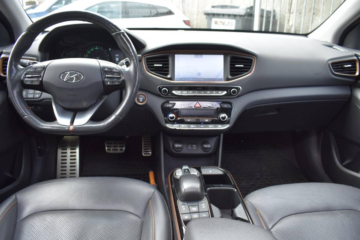 Hyundai IONIQ Hyundai IONIQ Premium EV | 100% SoH | Schuifdak | Leder | Memory | Infinity |