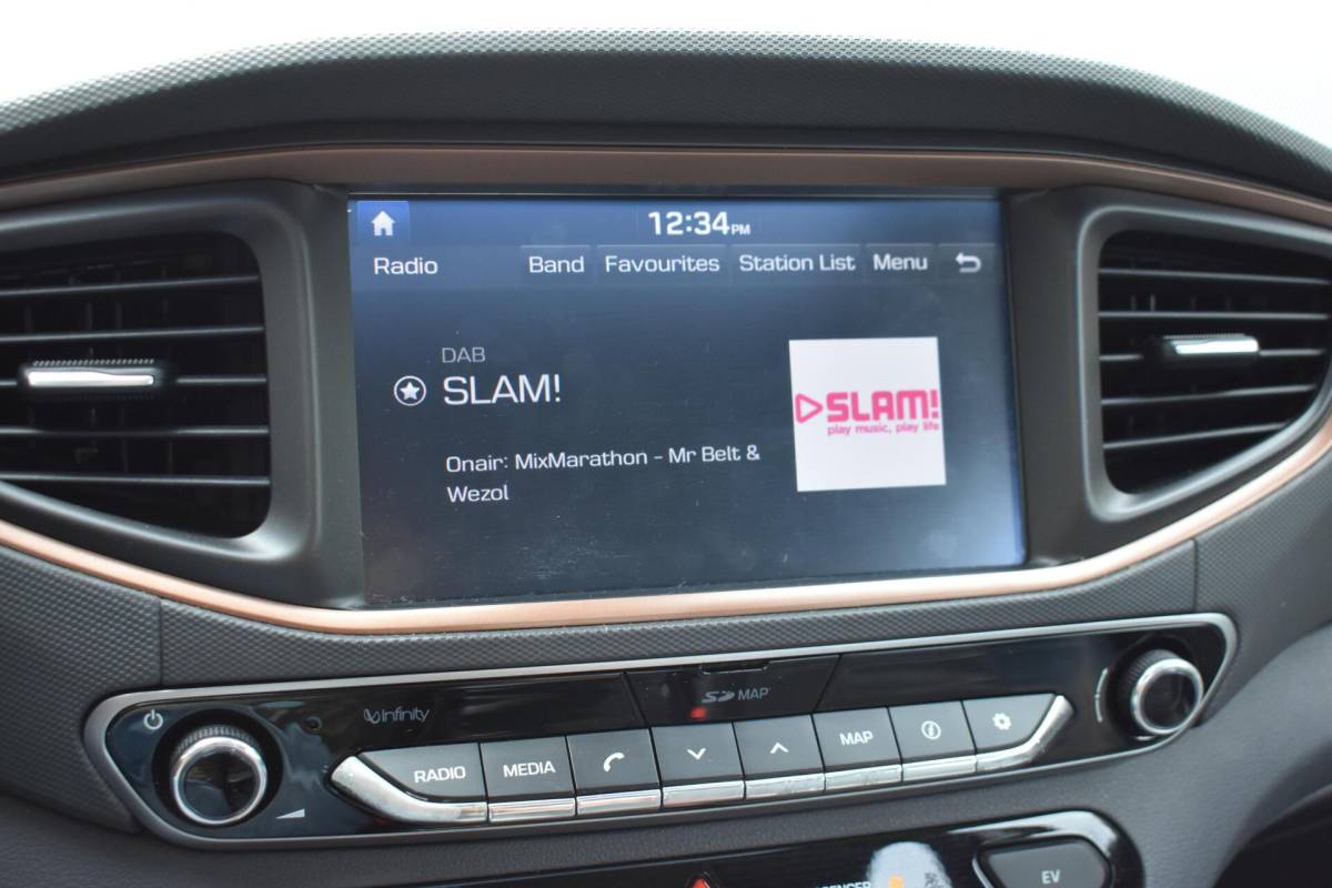 Hyundai IONIQ Hyundai IONIQ Premium EV | 100% SoH | Schuifdak | Leder | Memory | Infinity |