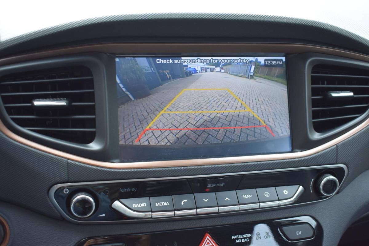 Hyundai IONIQ Hyundai IONIQ Premium EV | 100% SoH | Schuifdak | Leder | Memory | Infinity |