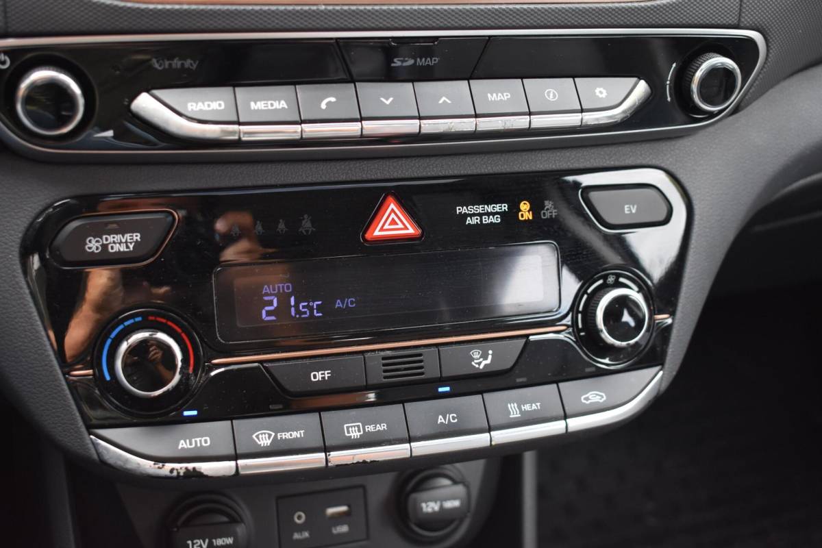 Hyundai IONIQ Hyundai IONIQ Premium EV | 100% SoH | Schuifdak | Leder | Memory | Infinity |