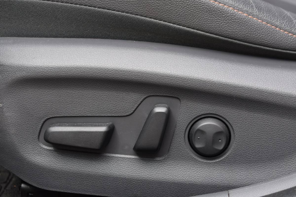 Hyundai IONIQ Hyundai IONIQ Premium EV | 100% SoH | Schuifdak | Leder | Memory | Infinity |