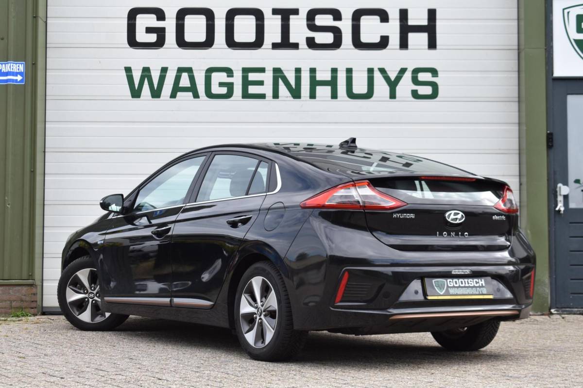 Hyundai IONIQ Hyundai IONIQ Premium EV | 100% SoH | Schuifdak | Leder | Memory | Infinity |