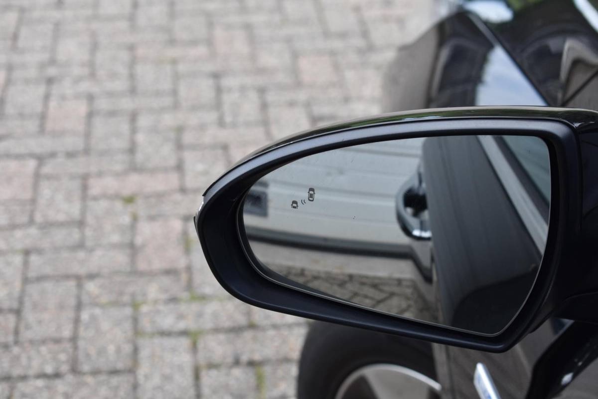 Hyundai IONIQ Hyundai IONIQ Premium EV | 100% SoH | Schuifdak | Leder | Memory | Infinity |