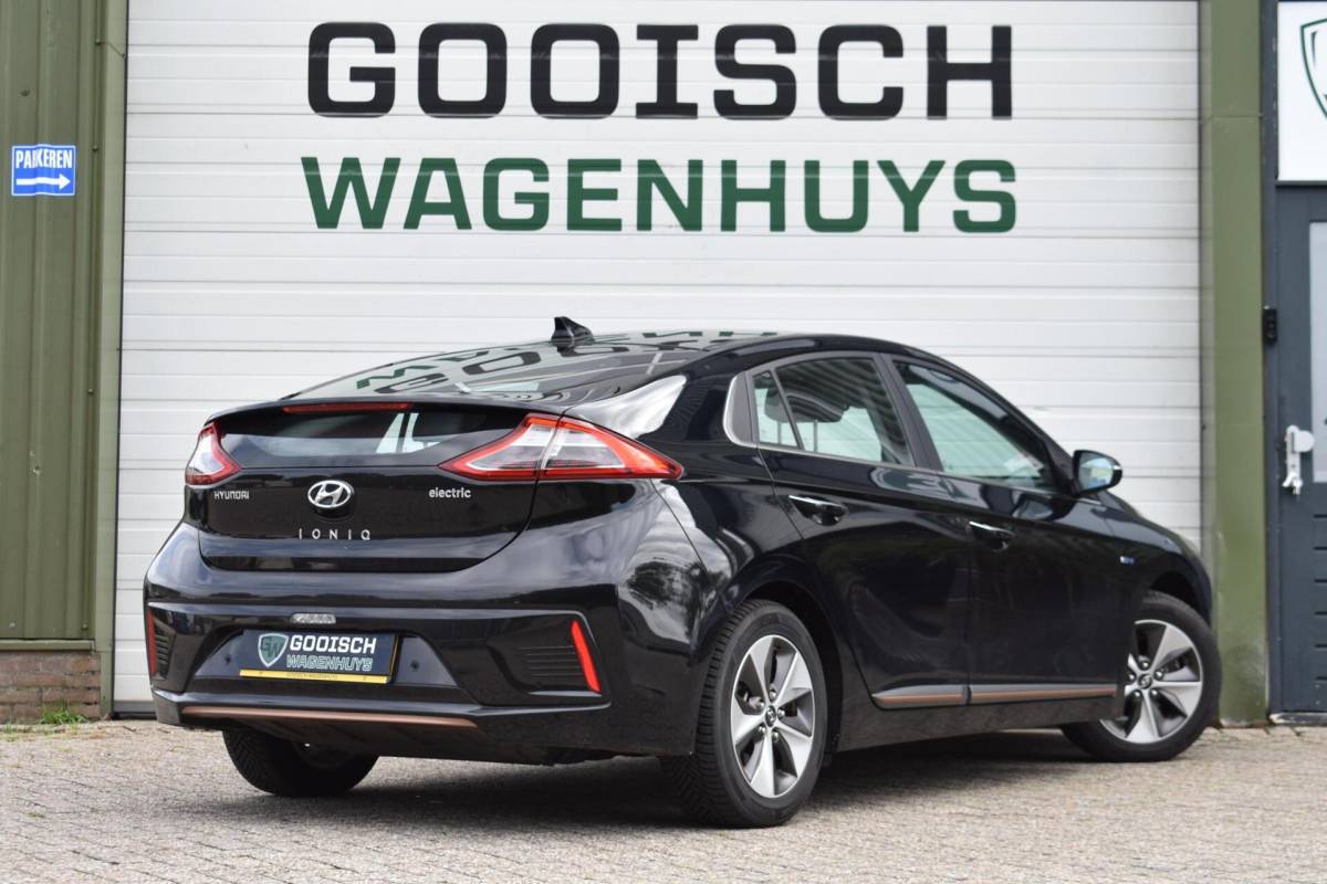 Hyundai IONIQ Hyundai IONIQ Premium EV | 100% SoH | Schuifdak | Leder | Memory | Infinity |