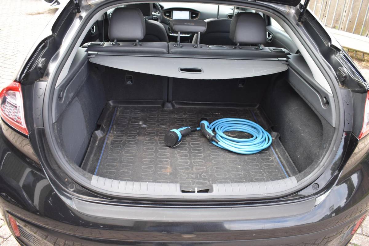 Hyundai IONIQ Hyundai IONIQ Premium EV | 100% SoH | Schuifdak | Leder | Memory | Infinity |