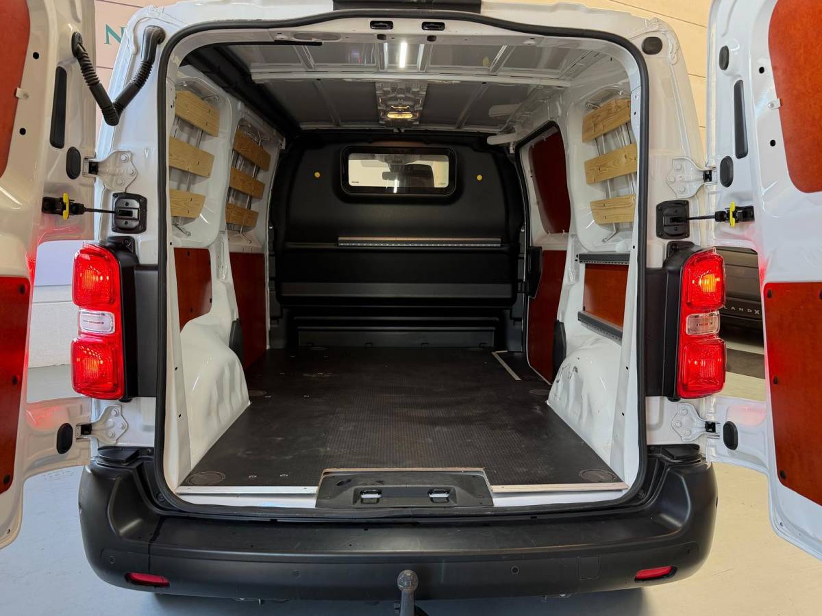 Peugeot Expert Peugeot Expert 1.5 BlueHDI 120 S&S L2 Navi, Camera, Carplay, Cruise Control, Trekhaak, Euro 6