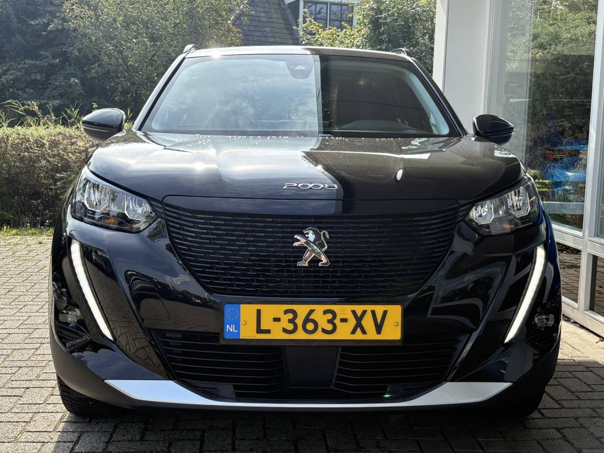 Peugeot e-2008 Peugeot e-2008 EV Blue Lease Allure 50 kWh | Achteruitrijcamera | Navigatie | Trekhaak voor fietsendrager | Navigatie | Cruise Control