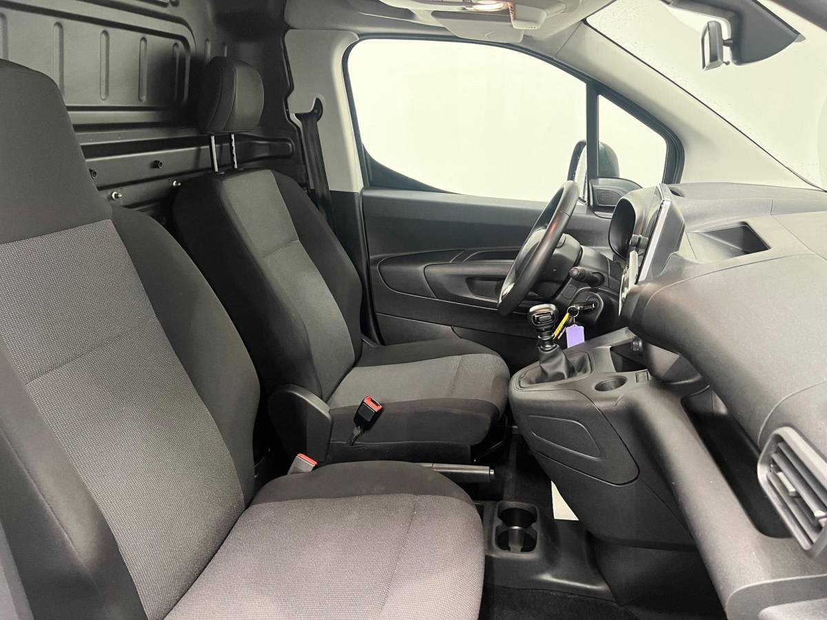 Citroën Berlingo Citroen Berlingo 1.5 BlueHDi 100 S&S L2 Camera Navigatie Parkeersensoren Airco Cruise Control