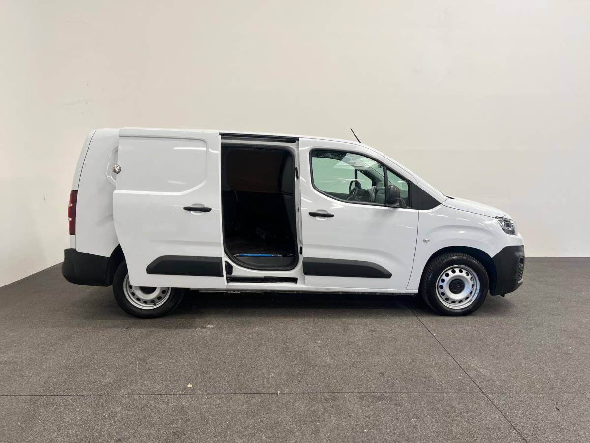 Citroën Berlingo Citroen Berlingo 1.5 BlueHDi 100 S&S L2 Camera Navigatie Parkeersensoren Airco Cruise Control