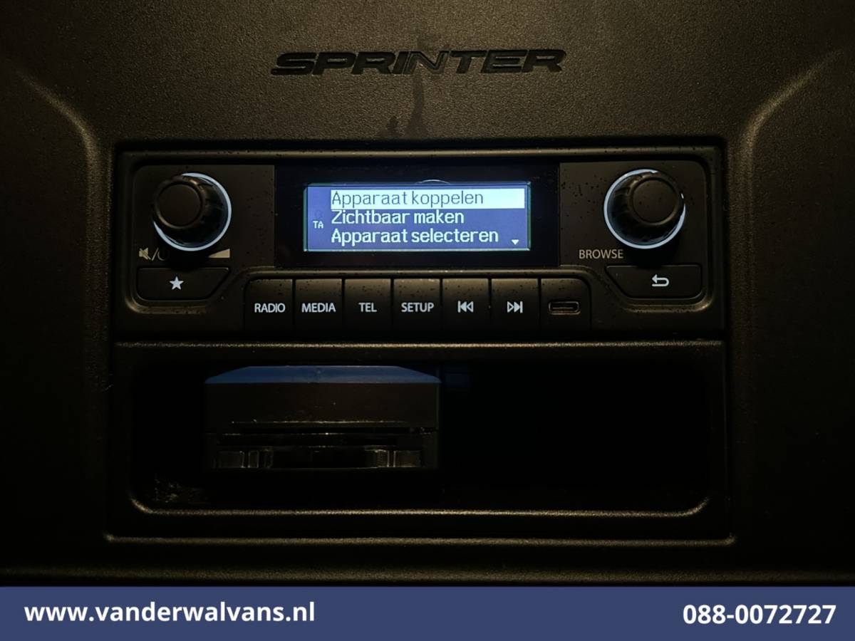 Mercedes-Benz Sprinter Mercedes-Benz Sprinter 211 CDI 115pk L2H2 Euro6 Airco | Camera | Trekhaak Bijrijdersbank