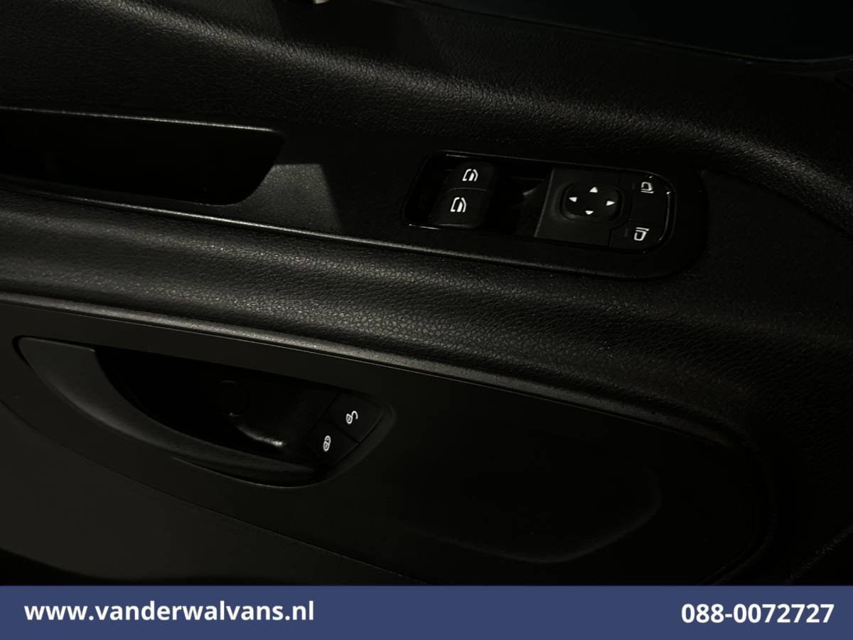 Mercedes-Benz Sprinter Mercedes-Benz Sprinter 211 CDI 115pk L2H2 Euro6 Airco | Camera | Trekhaak Bijrijdersbank