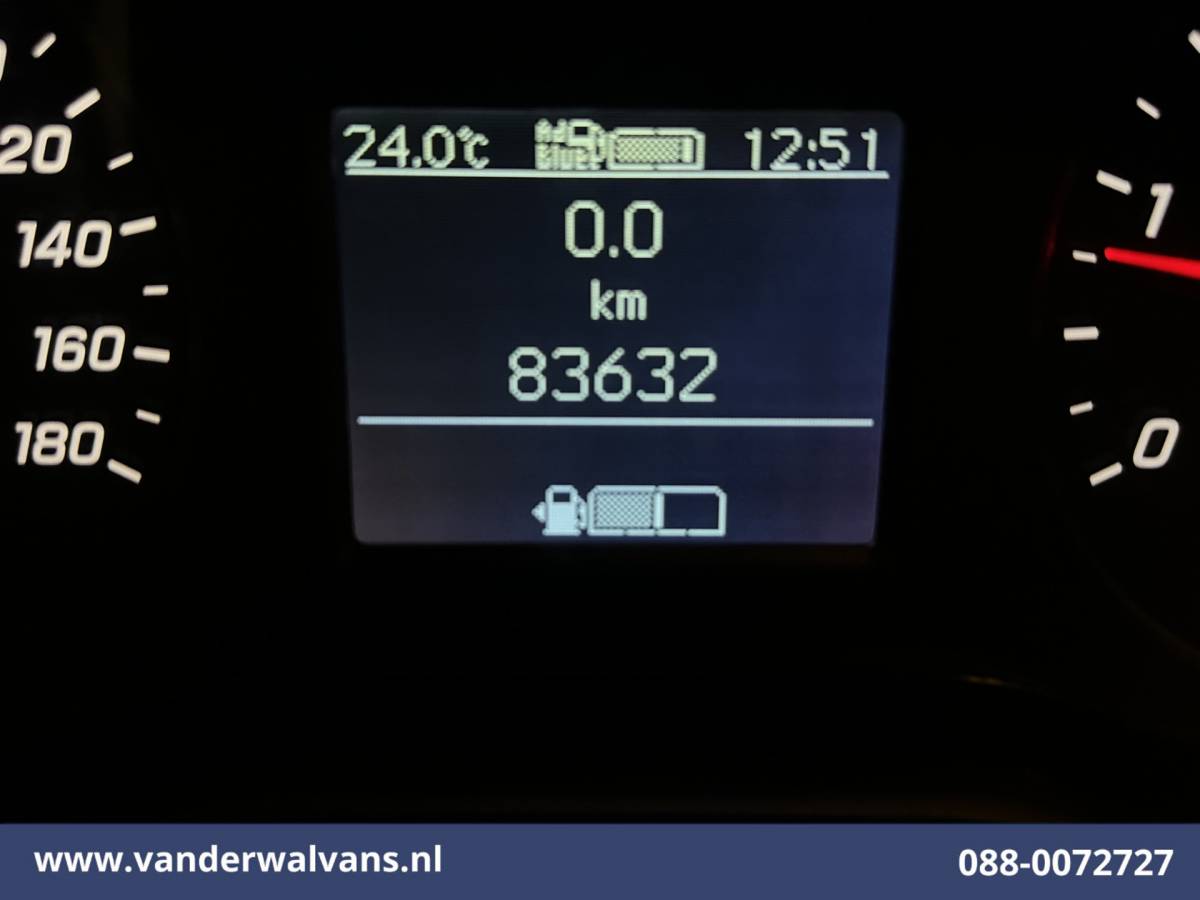Mercedes-Benz Sprinter Mercedes-Benz Sprinter 211 CDI 115pk L2H2 Euro6 Airco | Camera | Trekhaak Bijrijdersbank